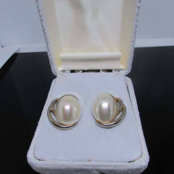 Vintage 80s Pearl Dome Stud Earrings – Gold Tone Statement Studs - Picture 3 of 4